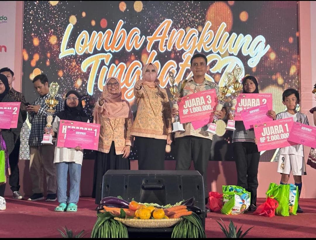 Tim Angklung MIN 2 Kota Bandung Sabet Dua Penghargaan di HUT DWP Jabar Ke-26