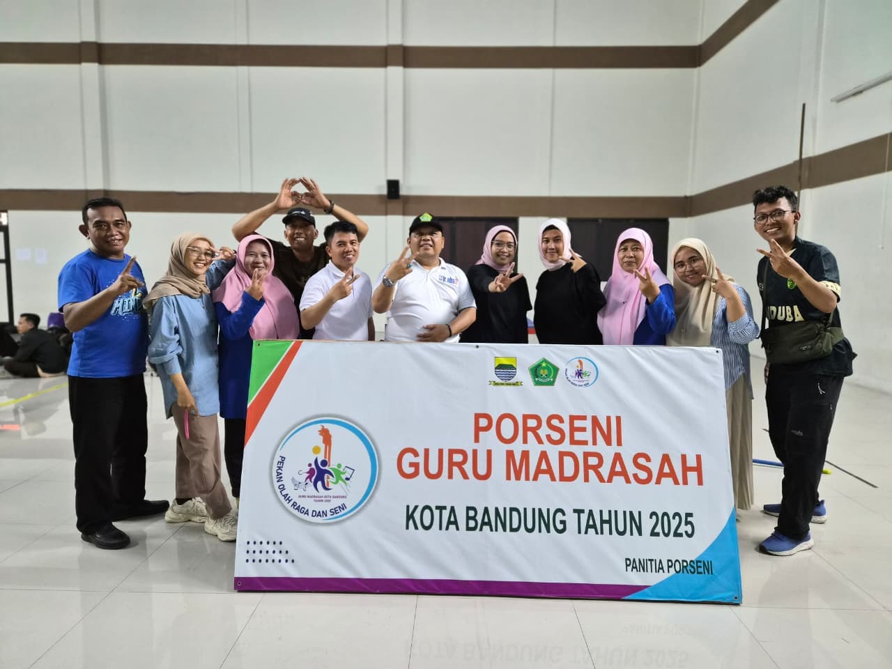 Guru MIN 2 Kota Bandung Raih Juara 1 Badminton PORSENI 2025